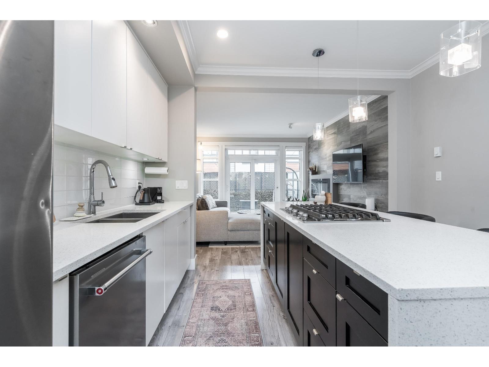 16488 64 Unit 11 photo 2