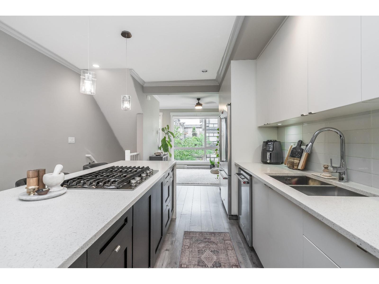 16488 64 Unit 11 photo 3