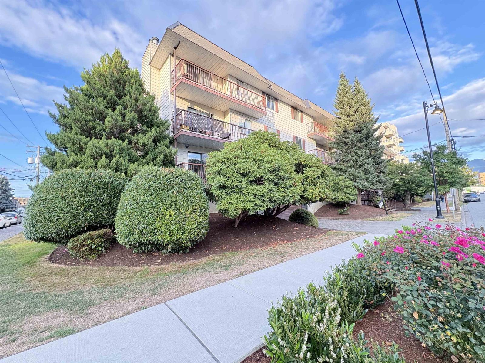 45749 SPADINA Unit 111