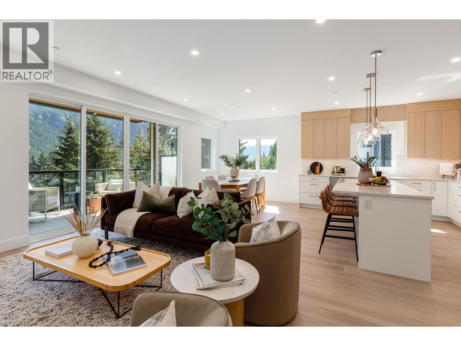 2098 CRUMPIT WOODS Unit 1