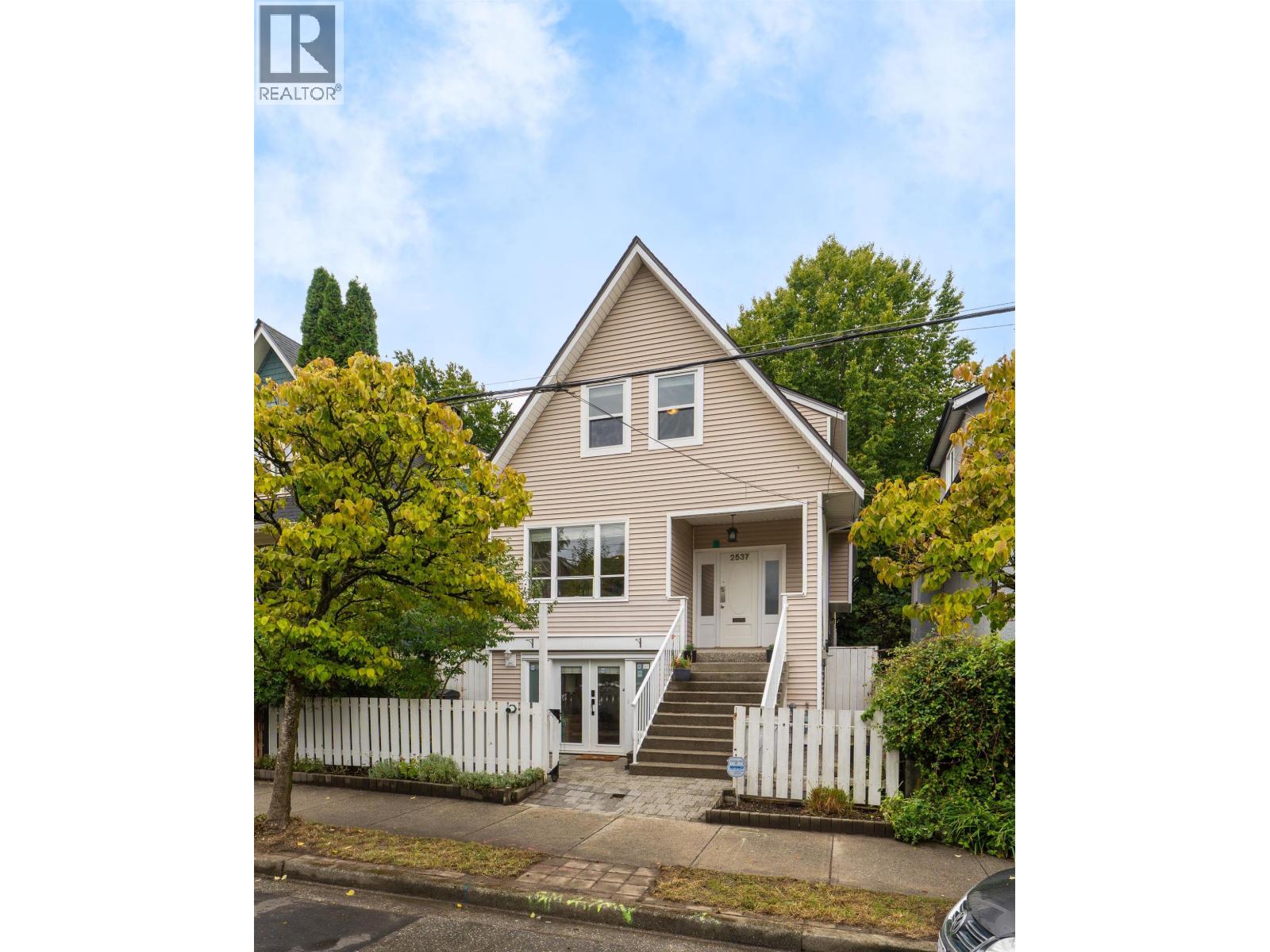 2537 WOODLAND