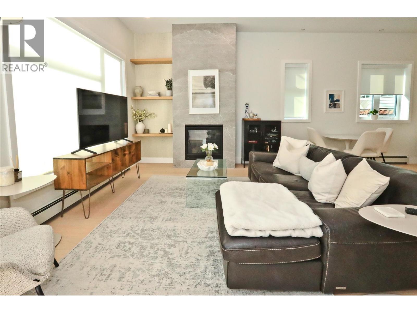 4015 VICTORIA