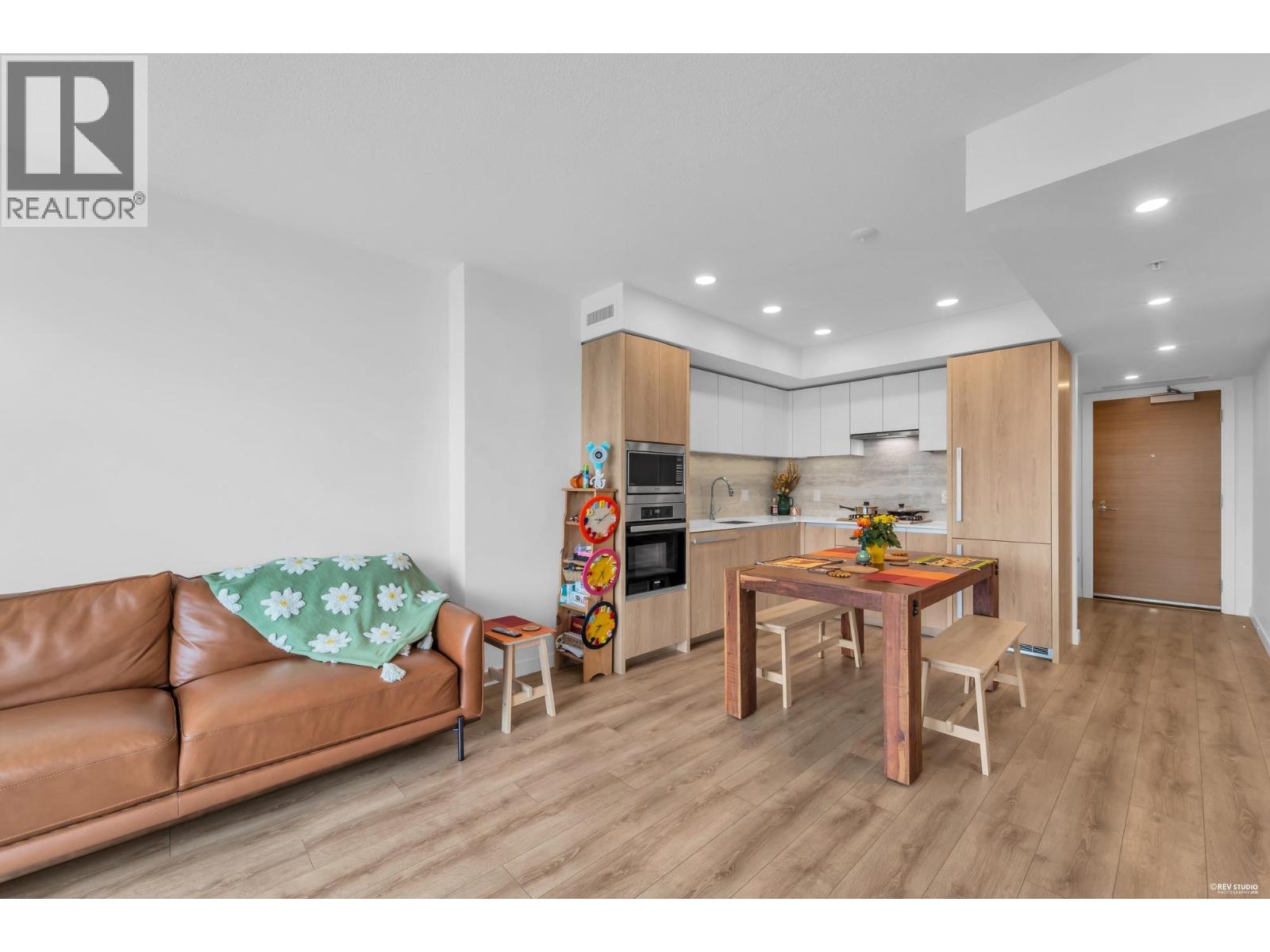 8111 PARK Unit 804