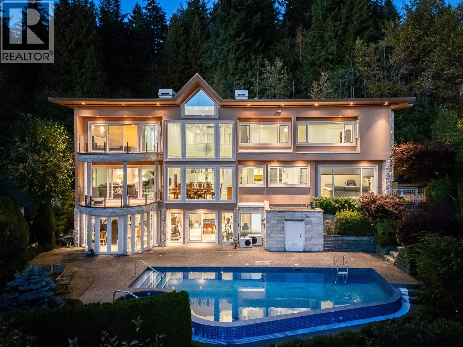 1562 PINECREST