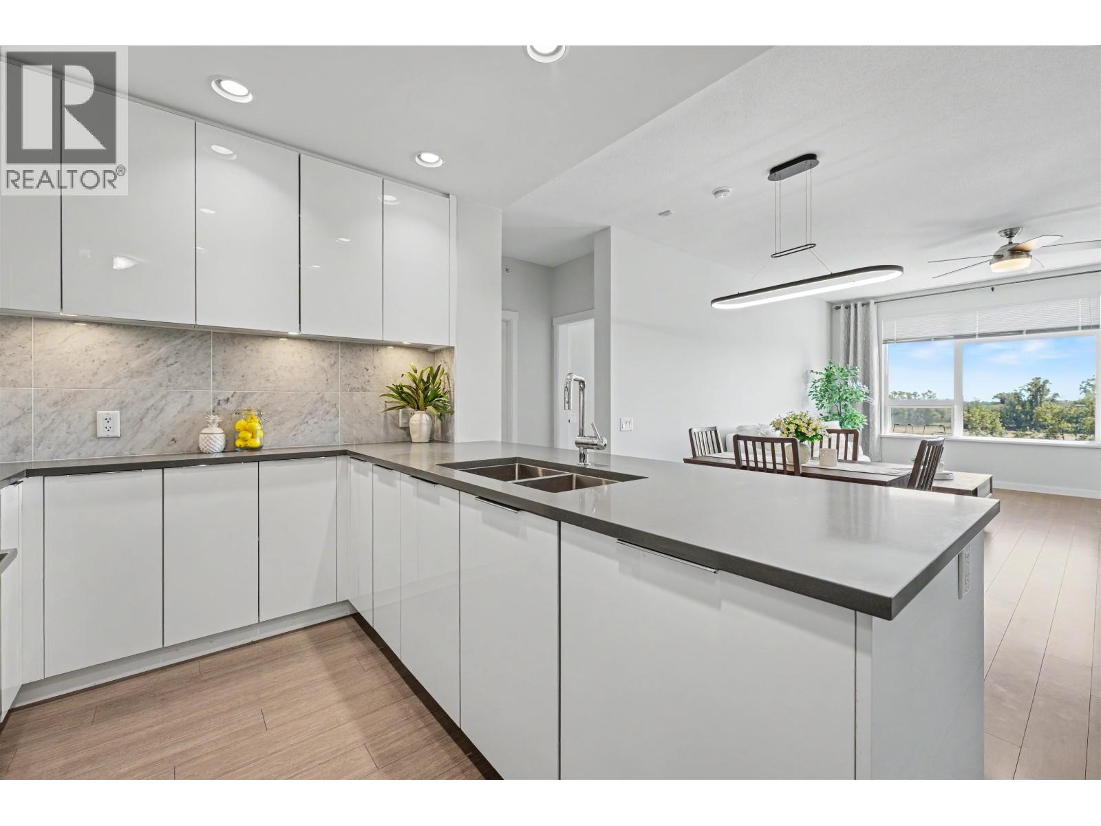 3289 RIVERWALK Unit 604
