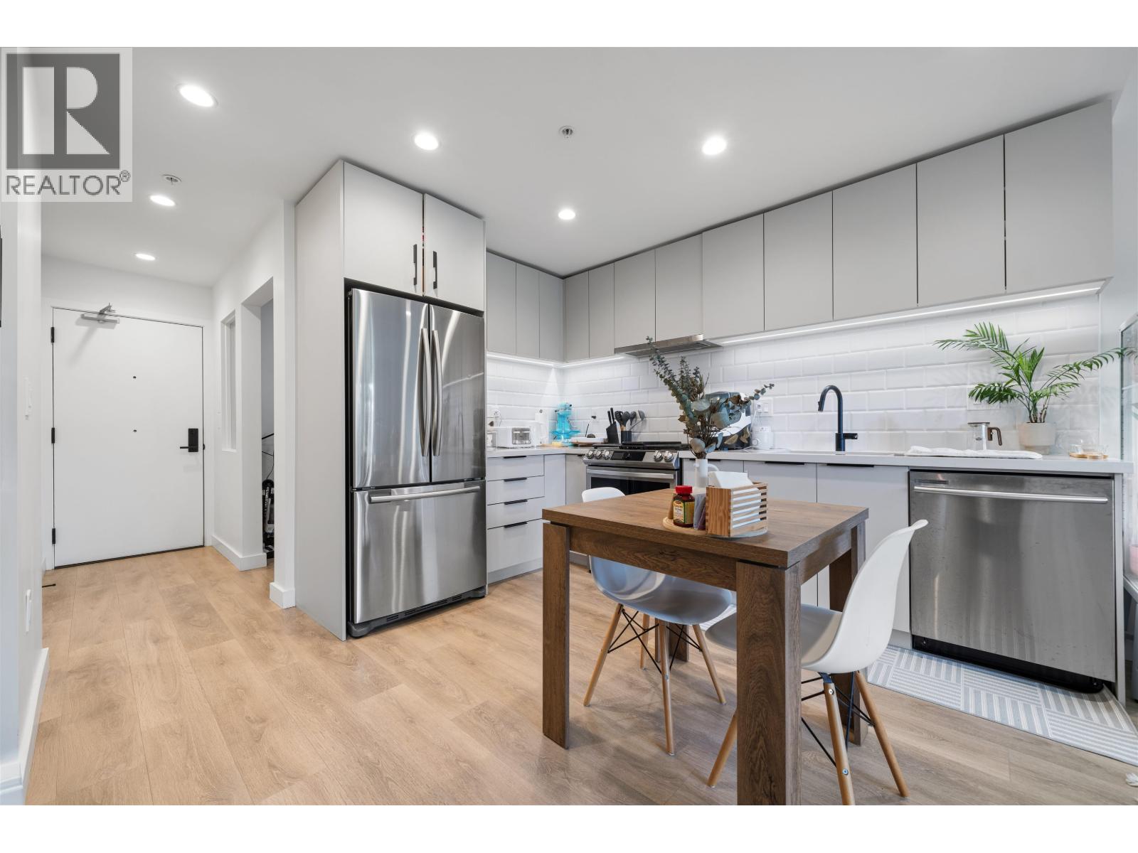 3038 ST GEORGE Unit 303