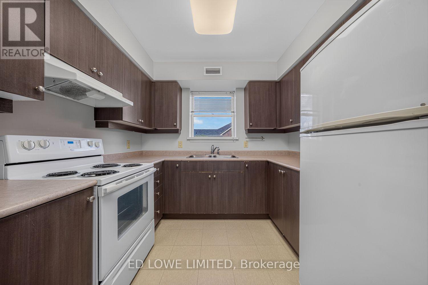 59 ARCH BROWN Unit E-202 photo 5
