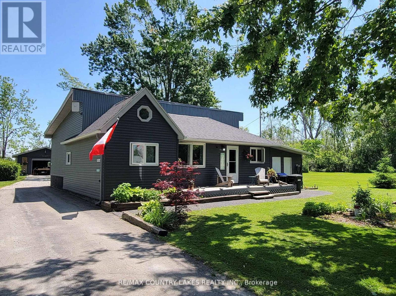 2481 Lakeshore photo 2