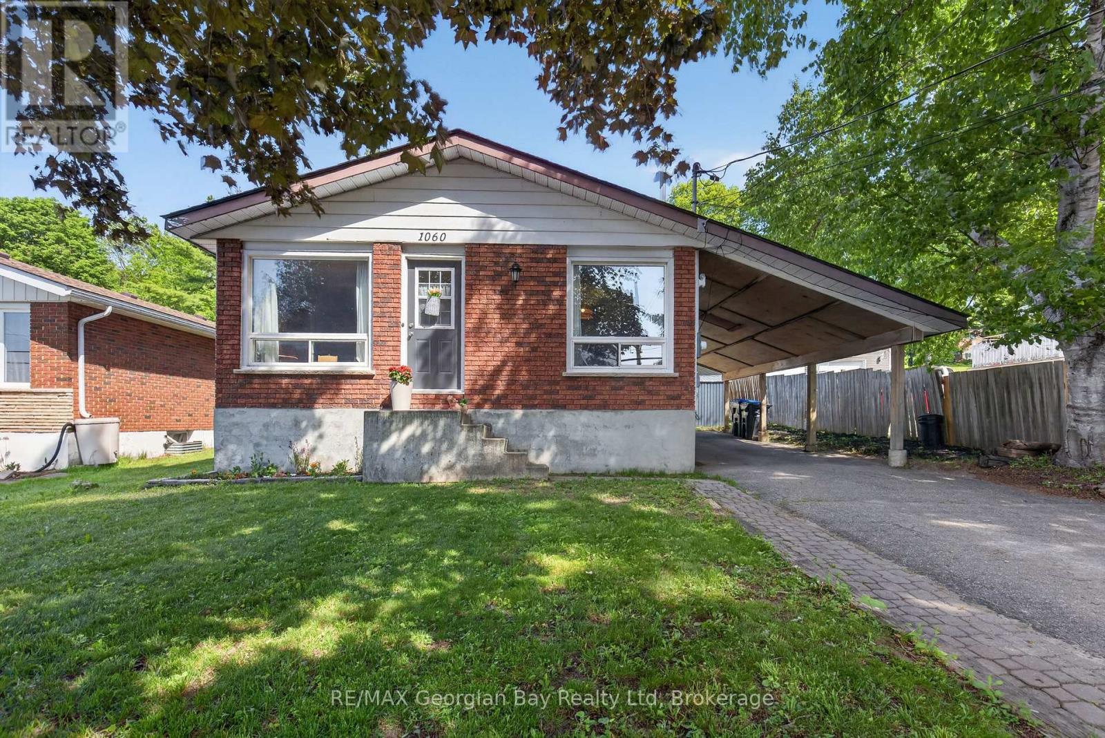 1060 HARBOURVIEW