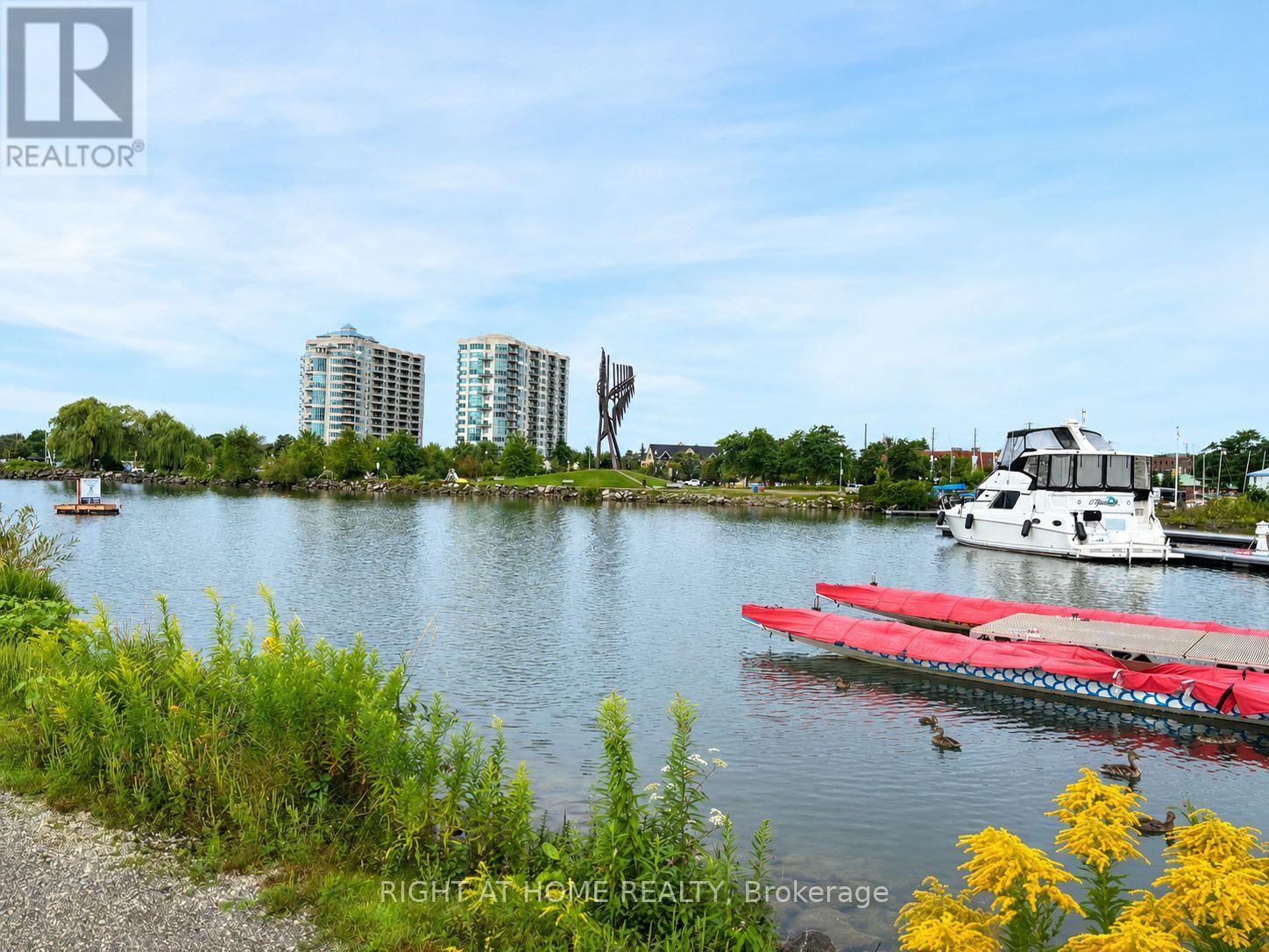 6 Toronto Unit 409