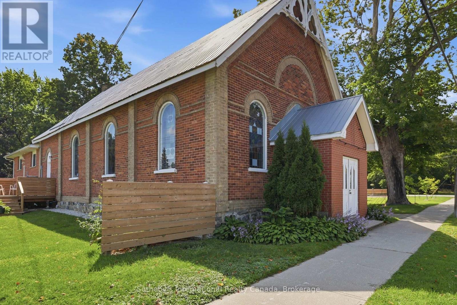22 MELVILLE Unit C