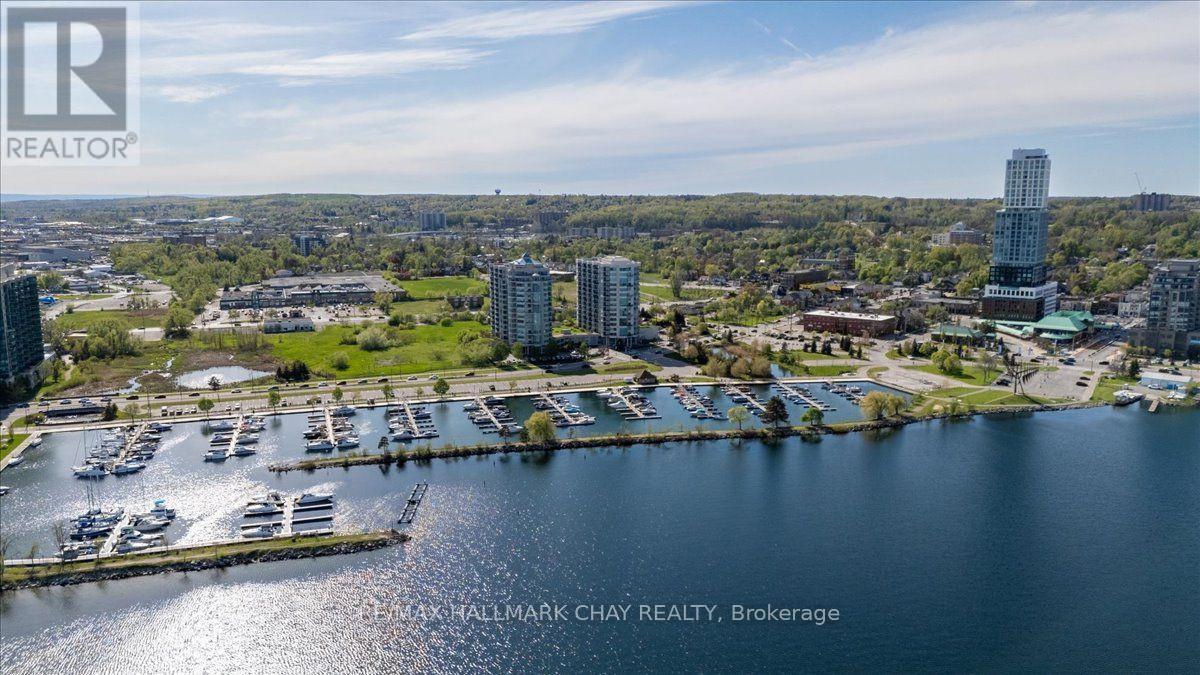 2 Toronto Unit 605
