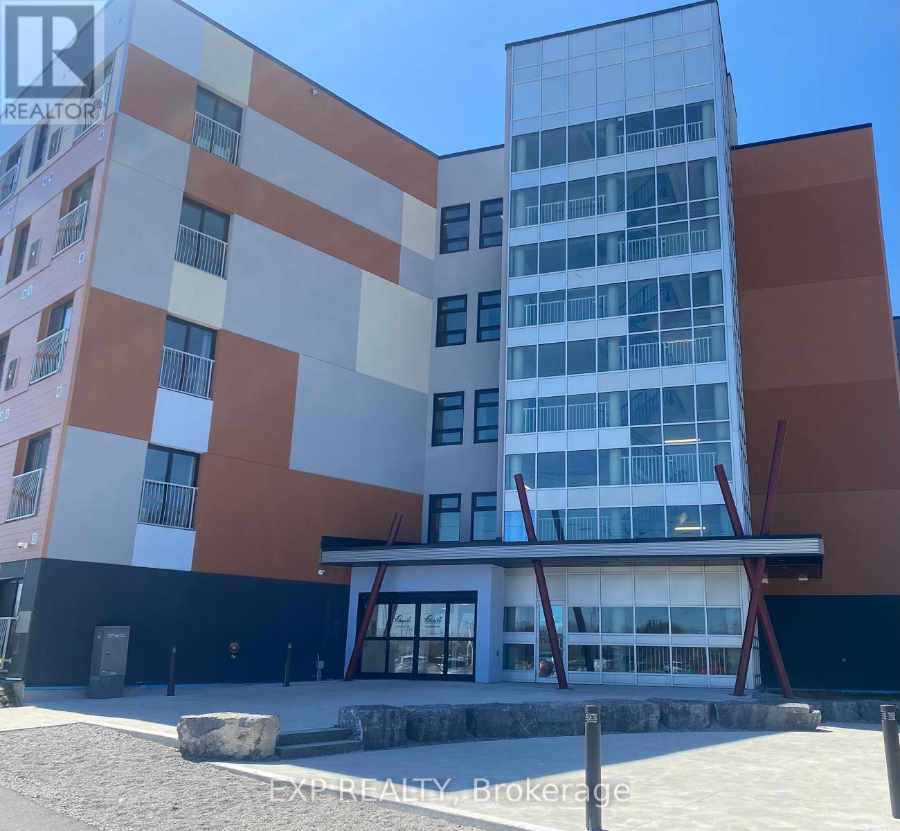 75 Barrie Unit 113