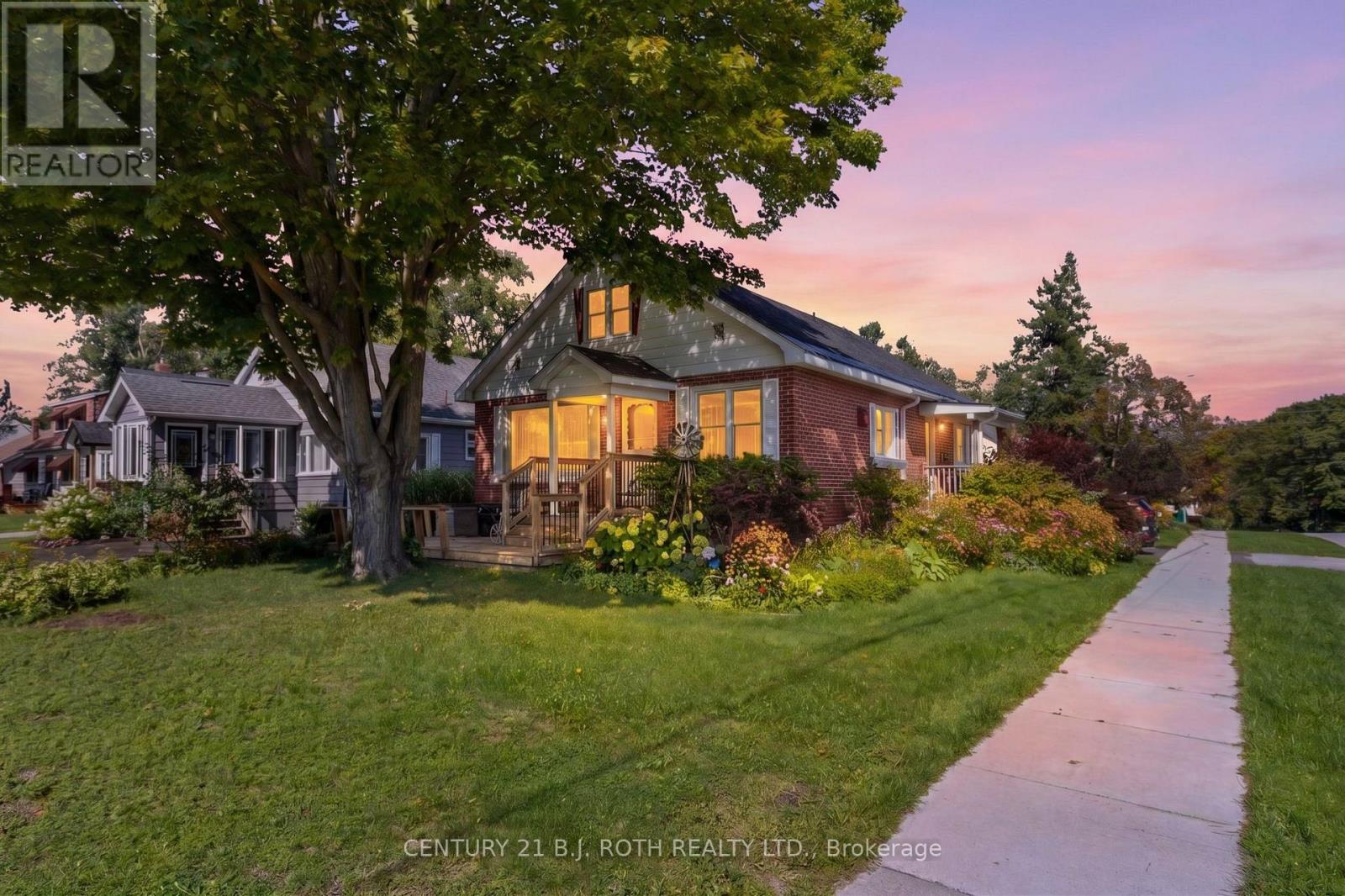 328 Colborne