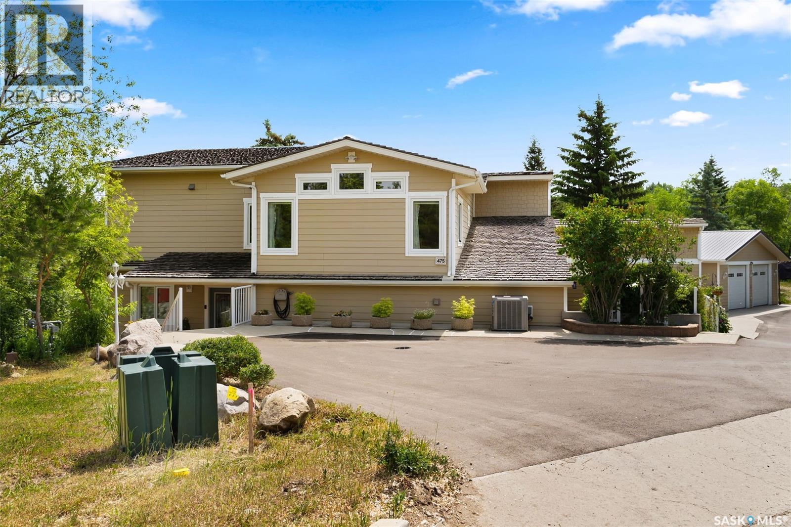 475 James STREET S photo 3
