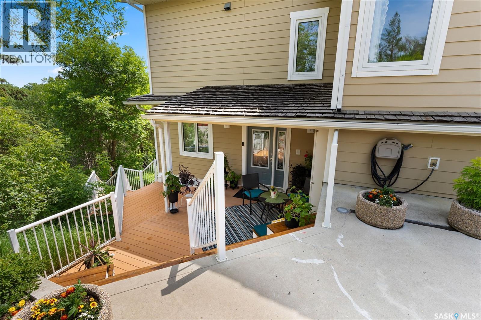 475 James STREET S photo 5