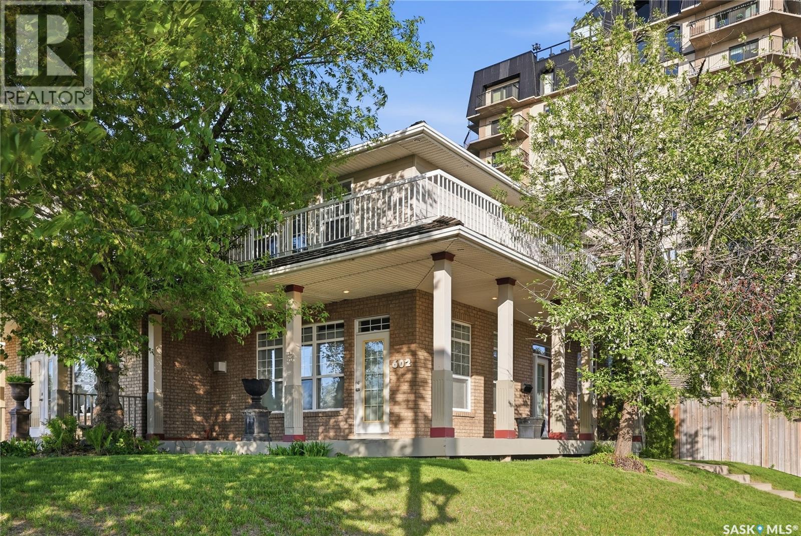 602 Saskatchewan CRESCENT E