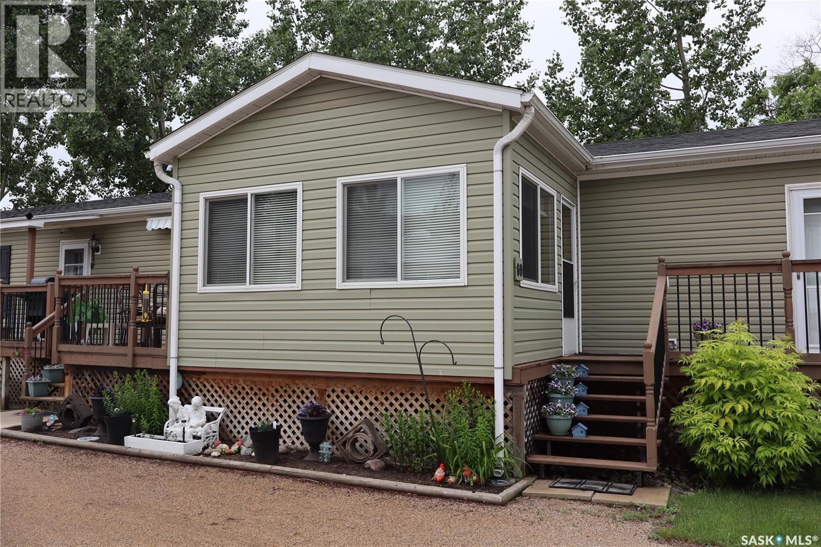 60 Pelican STREET E photo 2