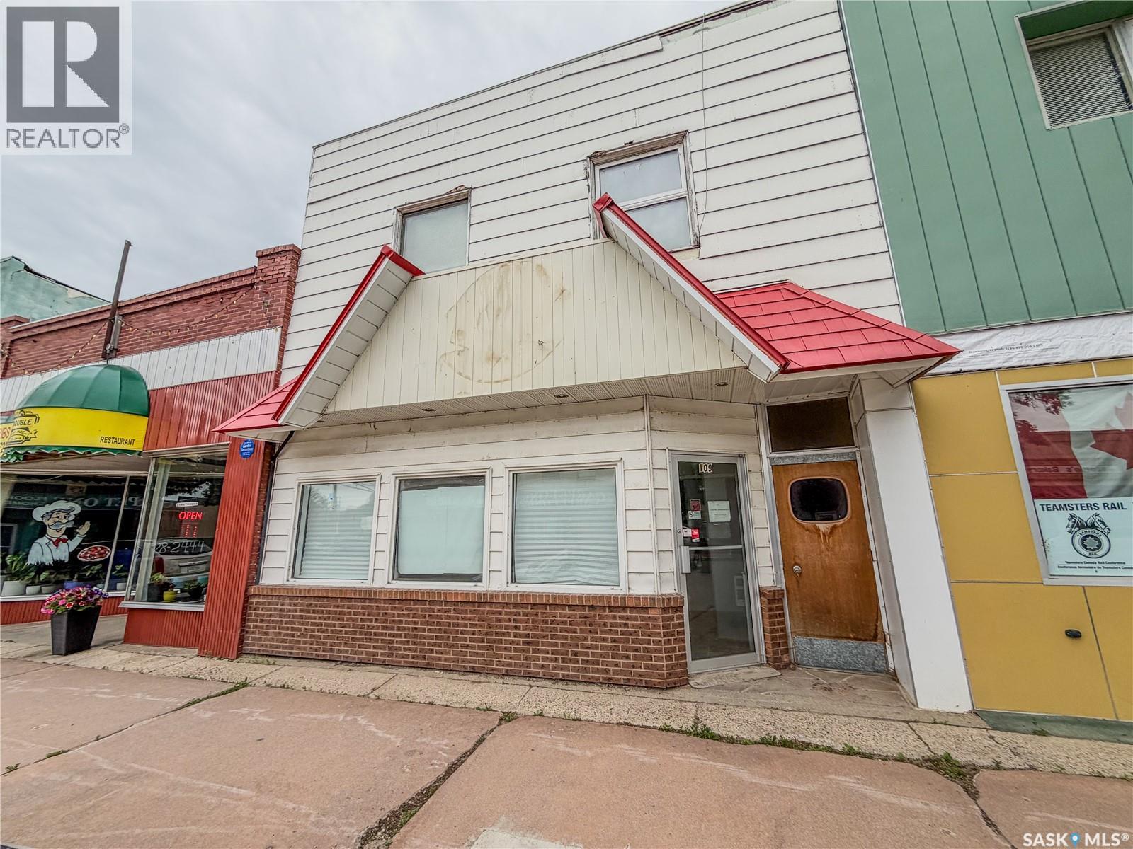 109 3rd AVENUE W