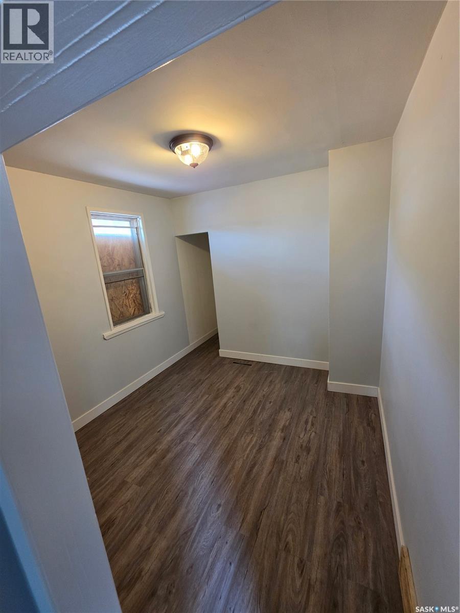 1525 Elphinstone STREET photo 5