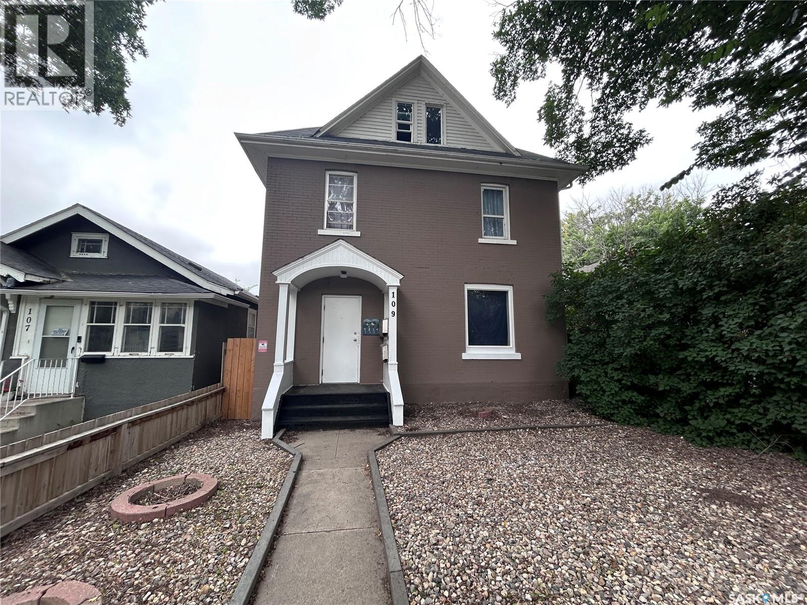 109 28th STREET W