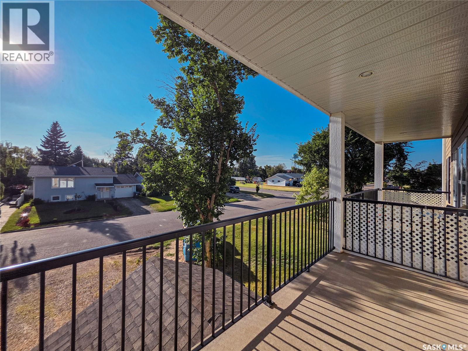 221 680 7th AVENUE E photo 5