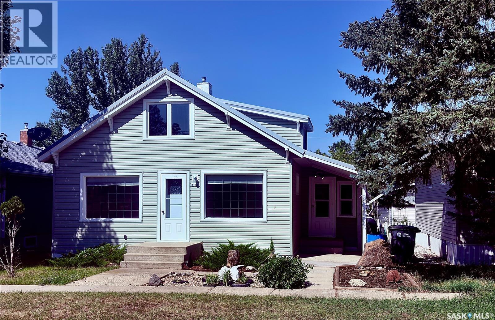 217 7th AVENUE E