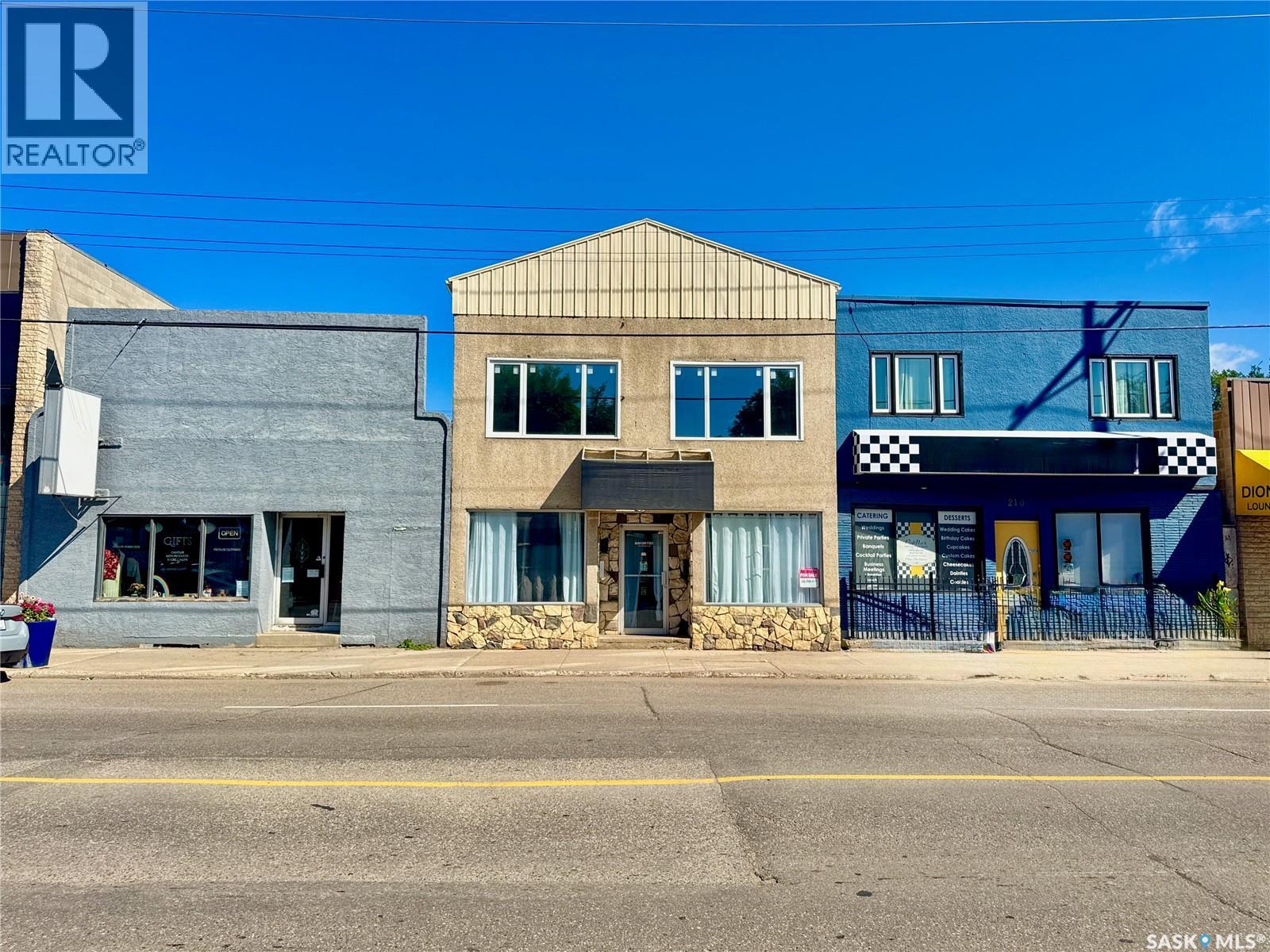 212 33rd STREET W