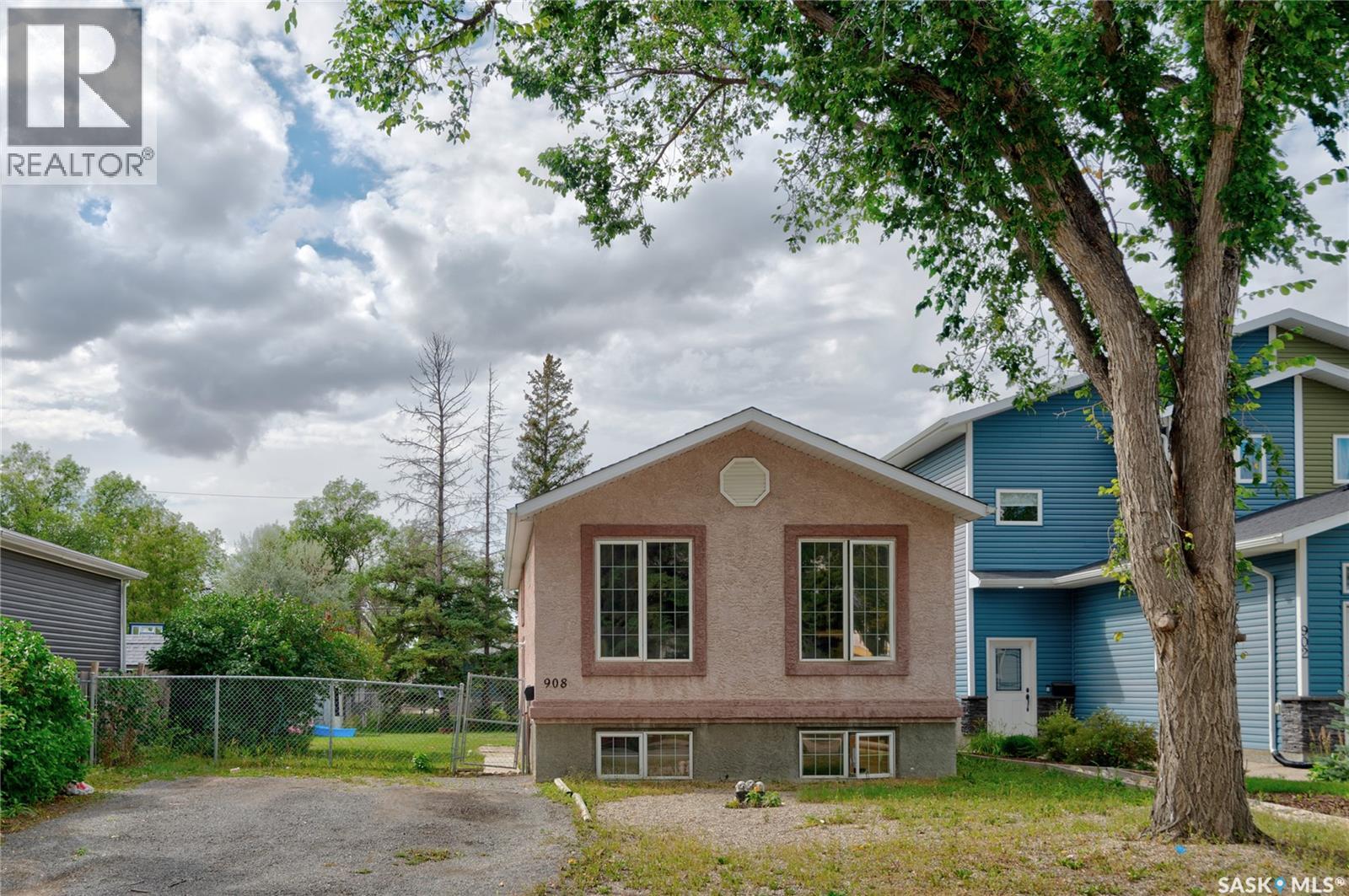 908 Connaught STREET