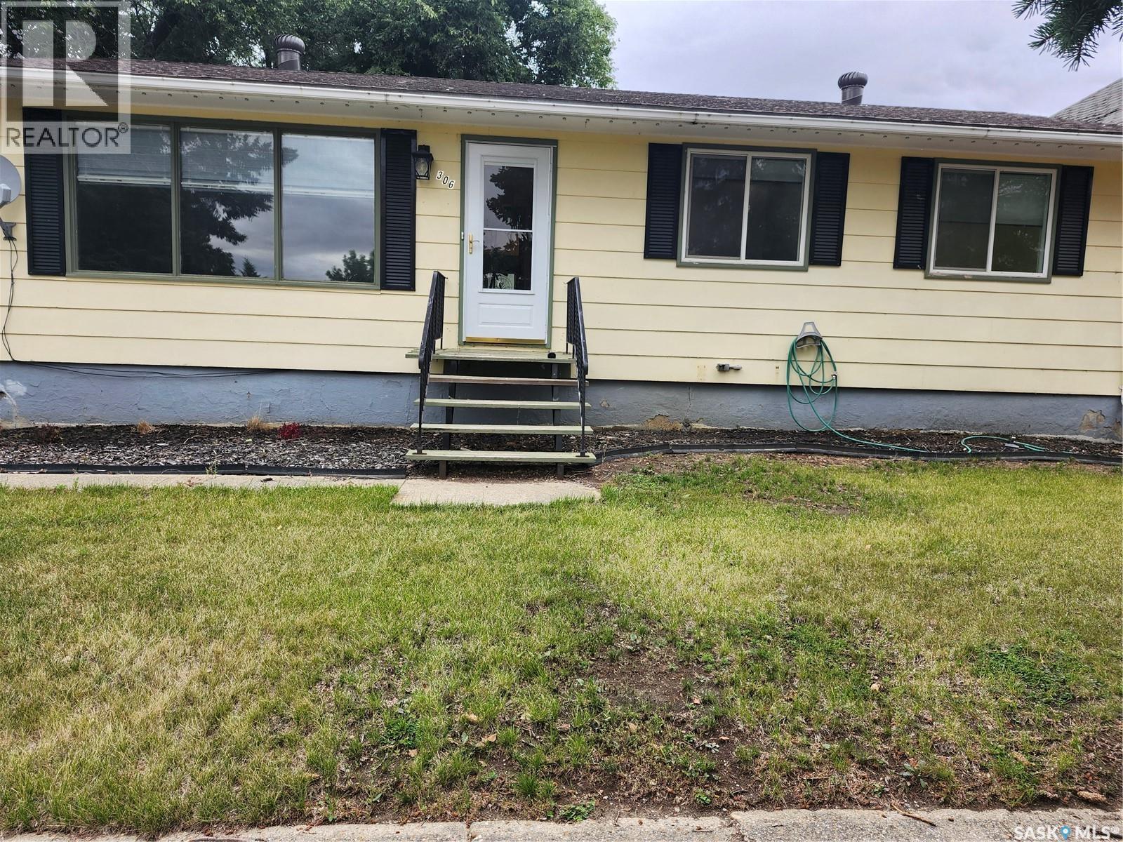 306 3rd AVENUE W