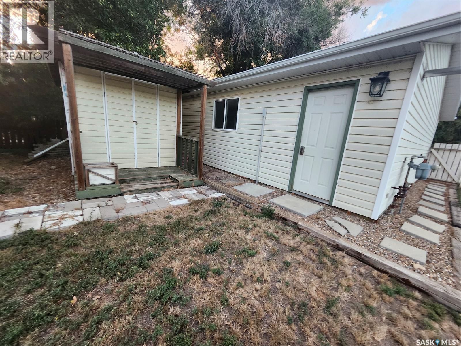 306 3rd AVENUE W photo 5