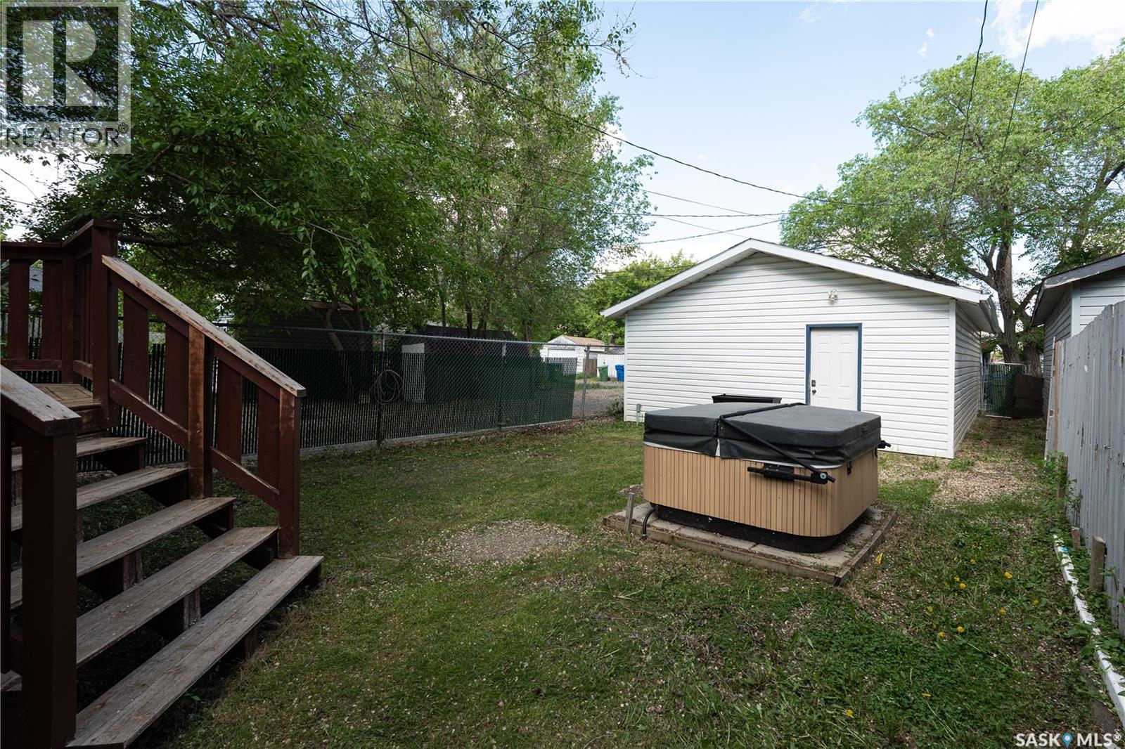 2351 Reynolds STREET photo 3