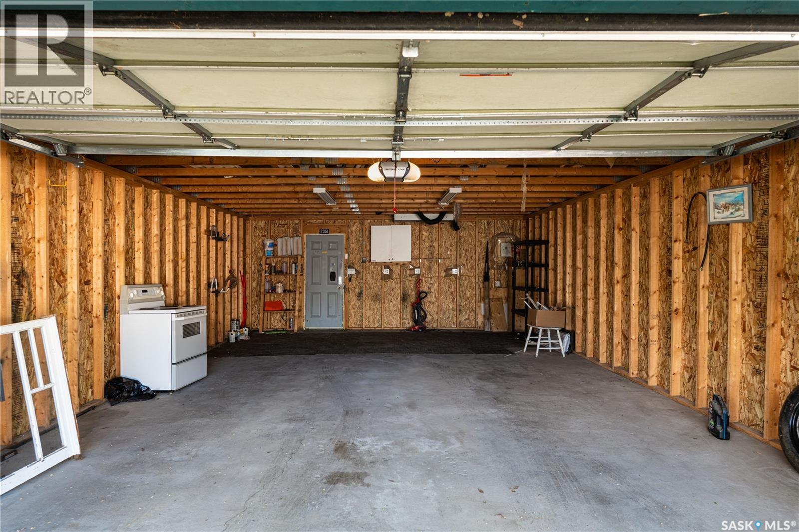 2351 Reynolds STREET photo 5