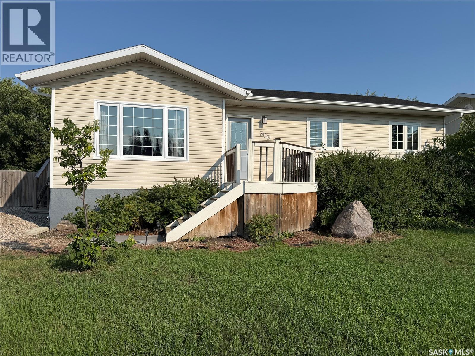 303 5th STREET W