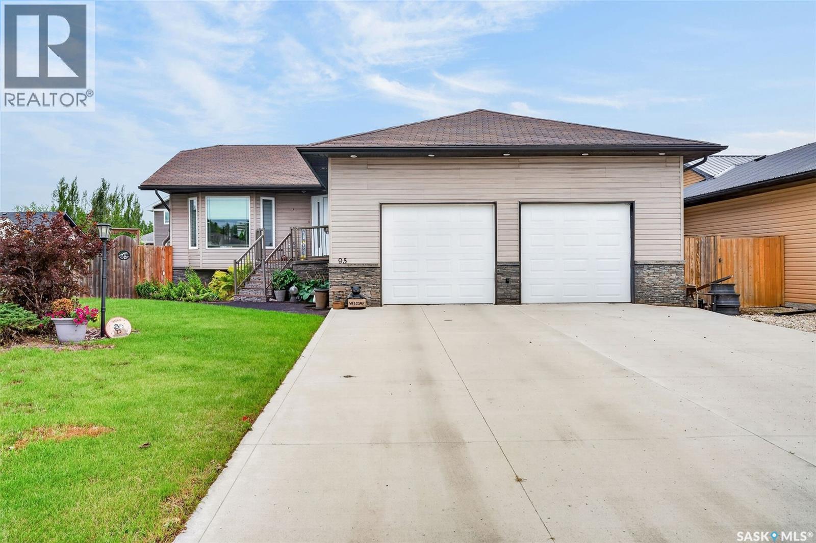 95 Laskin CRESCENT