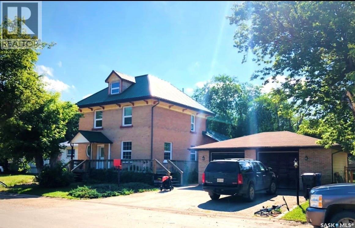 114 Second STREET E
