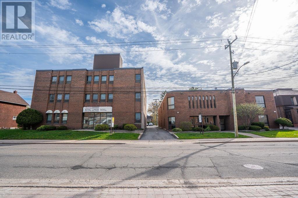 464 & 452 Albert ST E