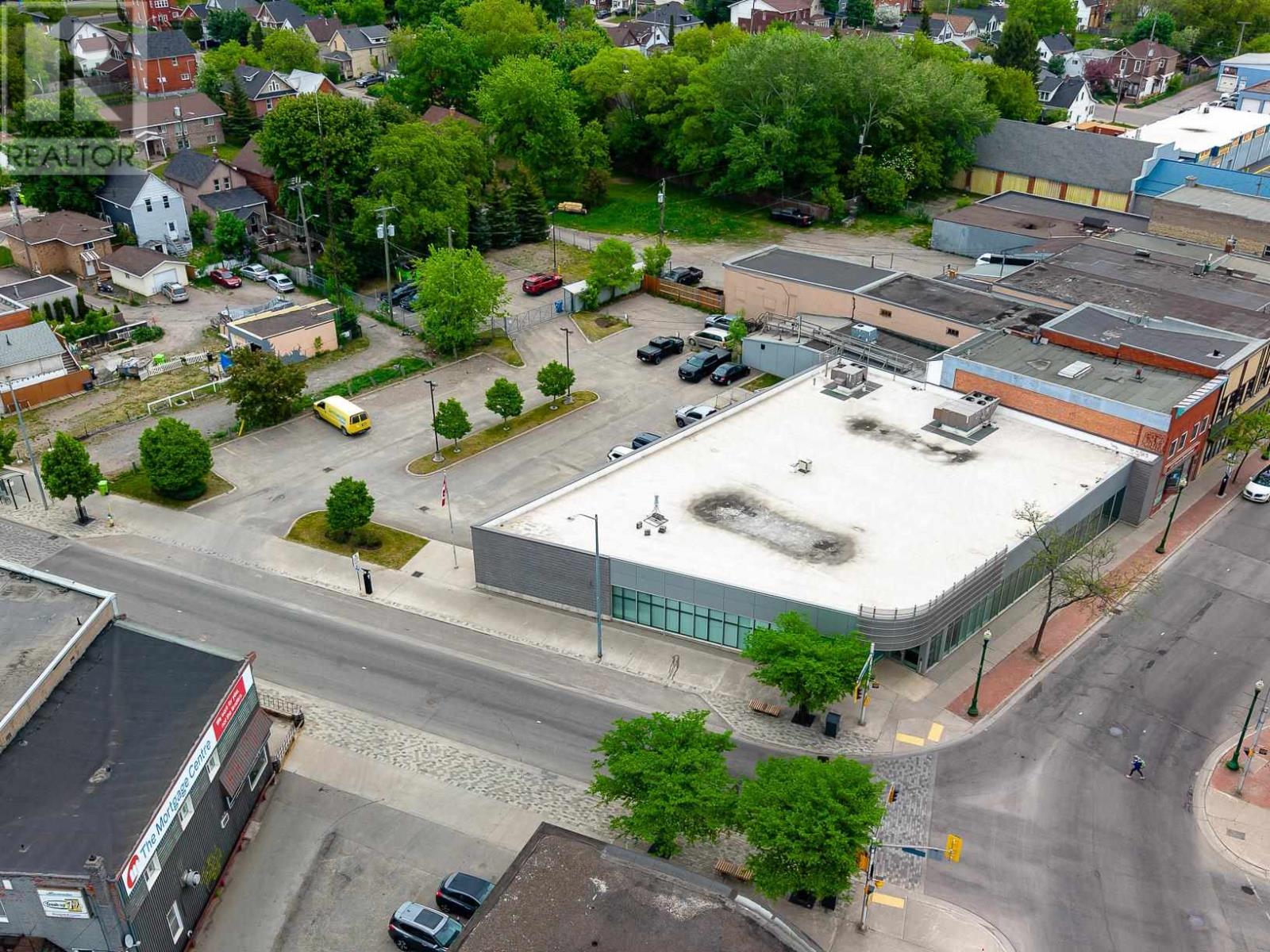2-8 Queen ST E