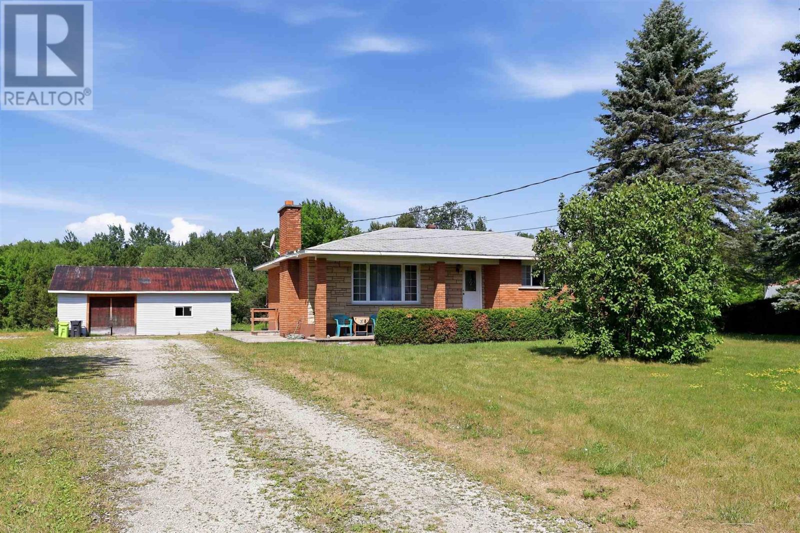 305 Moss RD