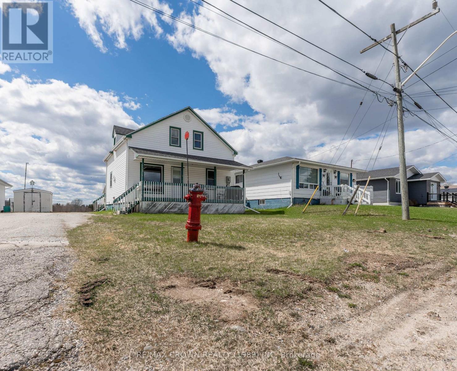 32 Frontenac