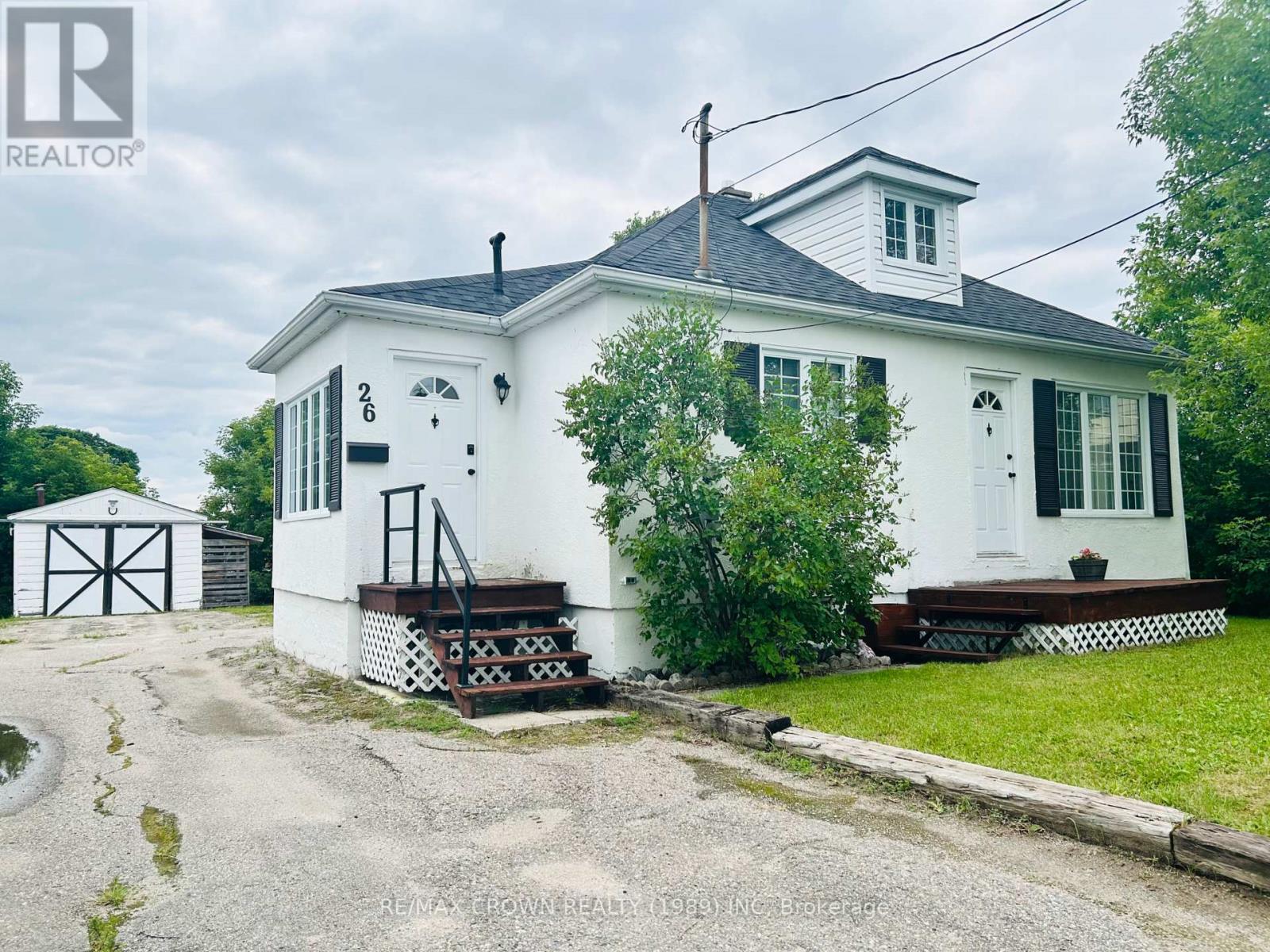 26 Frontenac
