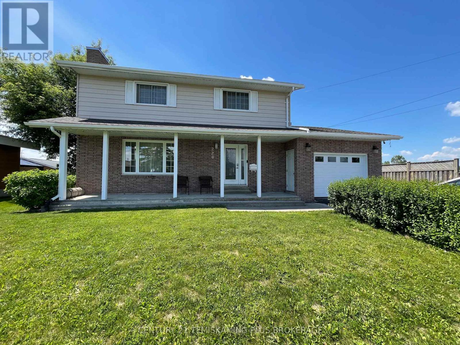 226 Laurette