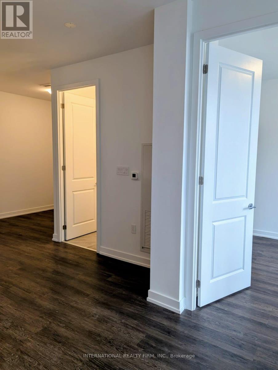 556 MARLEE Unit 102 photo 2