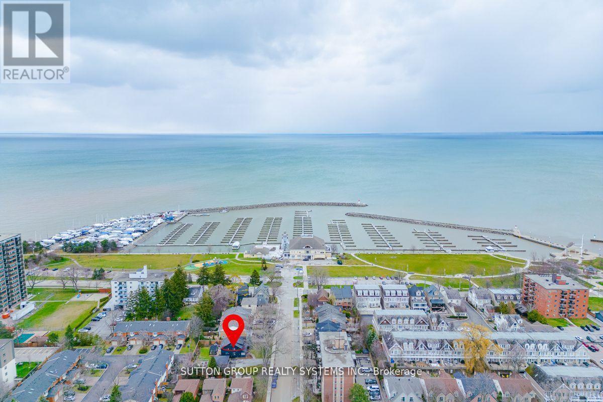 47 Nelson Street, Oakville, ON L6L 3H5, Oakville