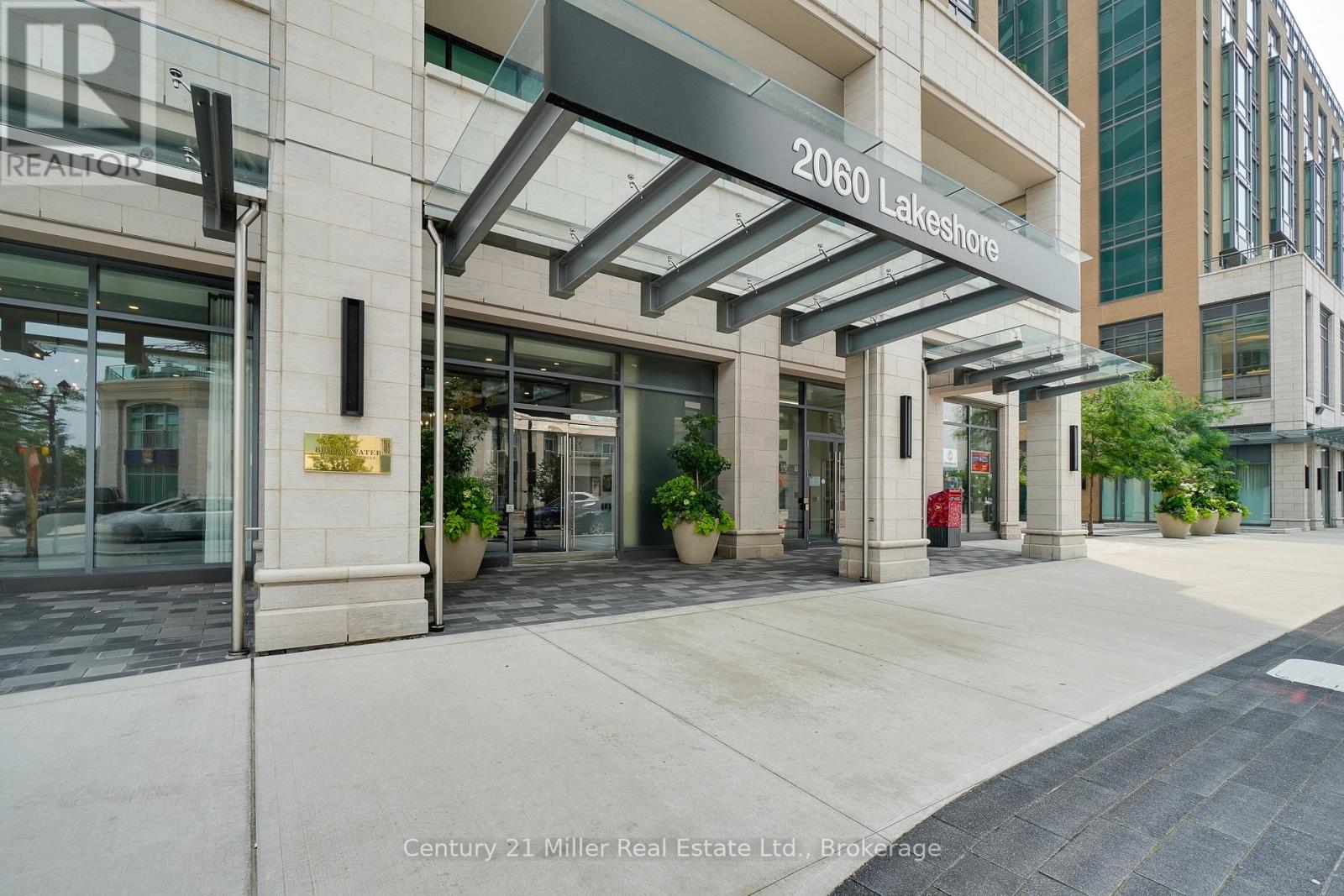 2060 Lakeshore Unit 802