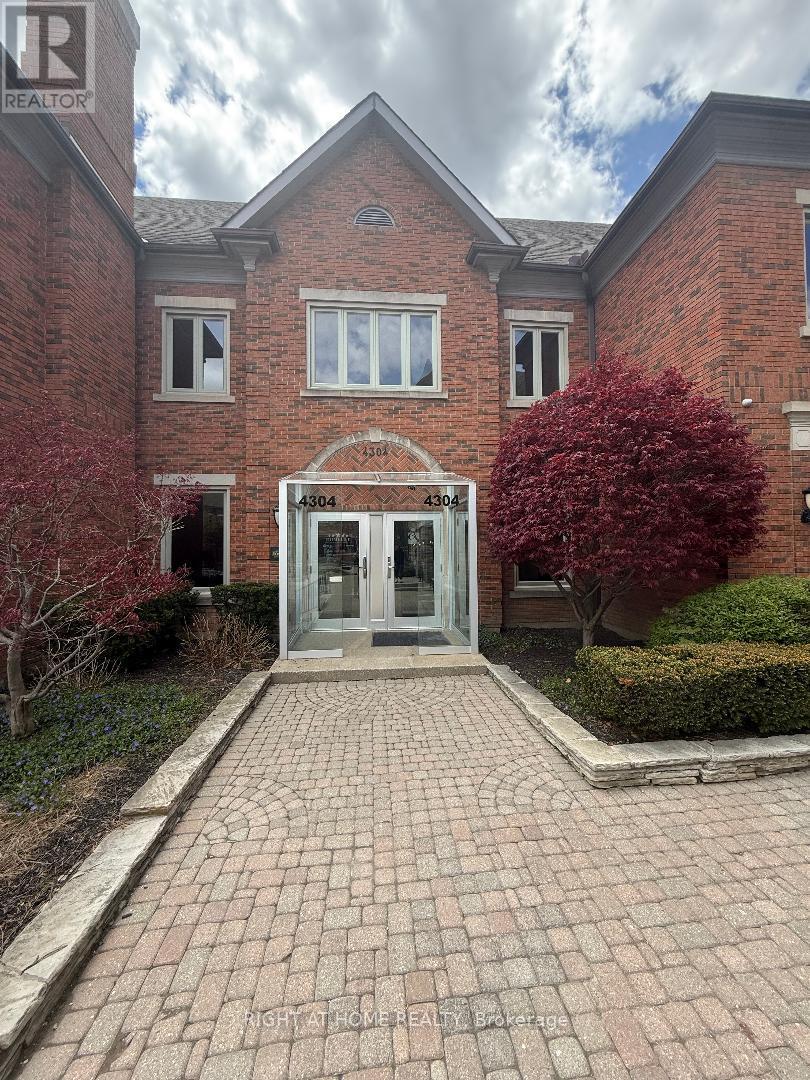 4304 VILLAGE CENTRE Unit LOWER