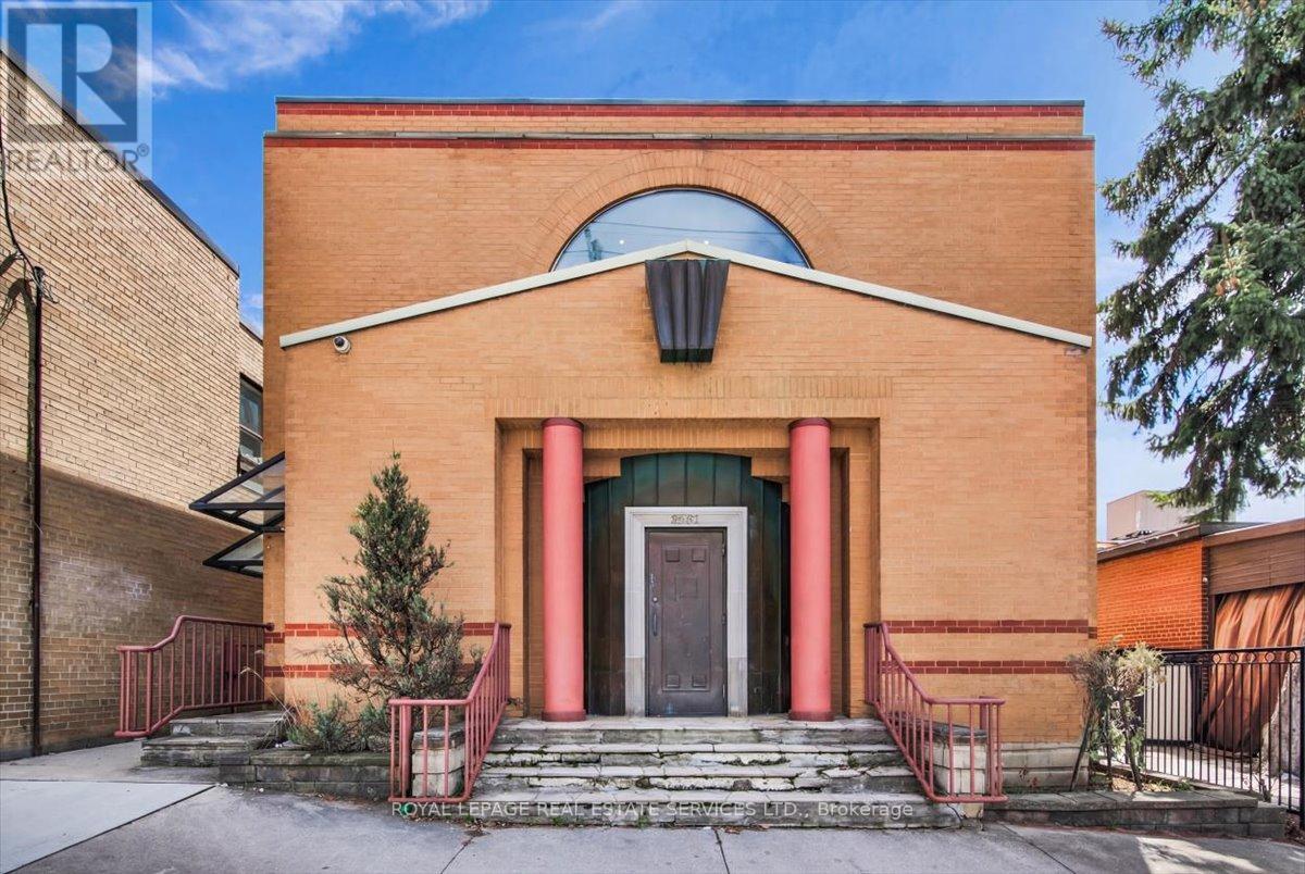 2547A Eglinton