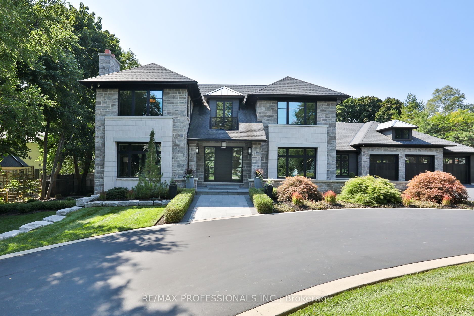 262 Maple Grove photo 2
