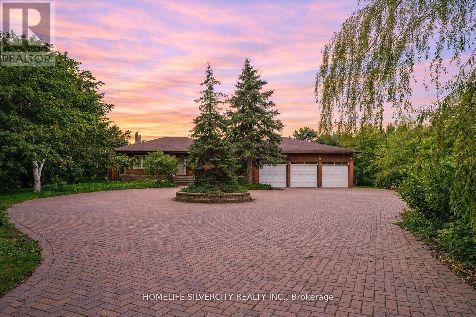 4395 Castlemore