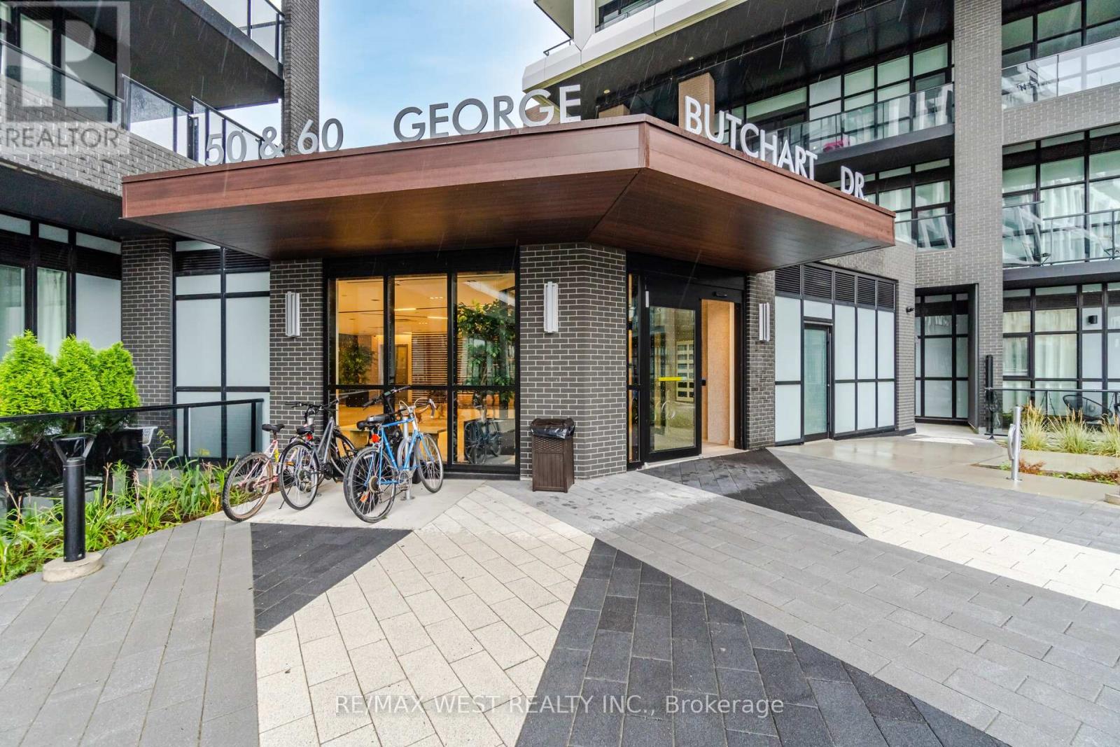 60 George Butchart Unit 218